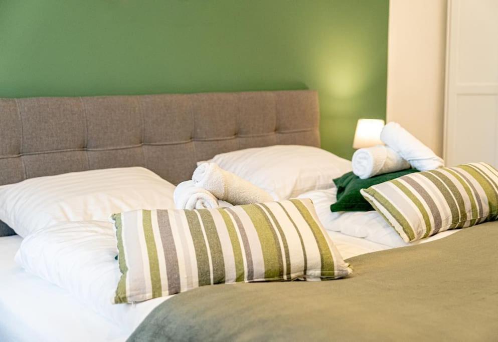 Boutique Newly Renovated Apartment *